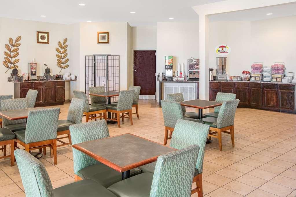 Super 8 By Wyndham Biloxi Motel Интериор снимка