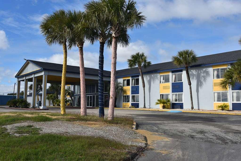 Super 8 By Wyndham Biloxi Motel Екстериор снимка