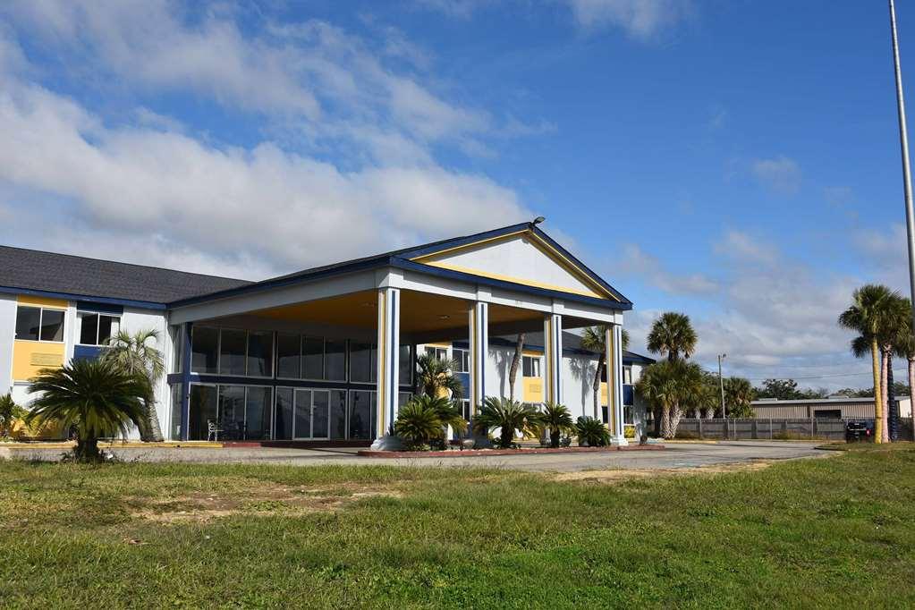 Super 8 By Wyndham Biloxi Motel Екстериор снимка