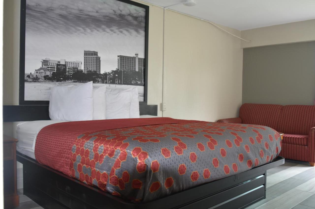 Super 8 By Wyndham Biloxi Motel Екстериор снимка