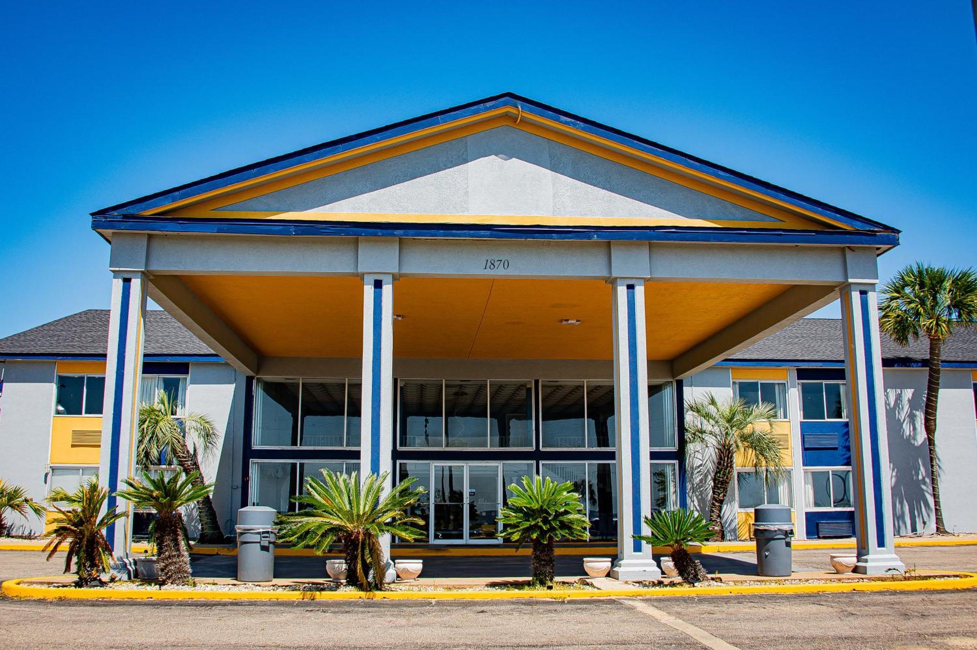 Super 8 By Wyndham Biloxi Motel Екстериор снимка
