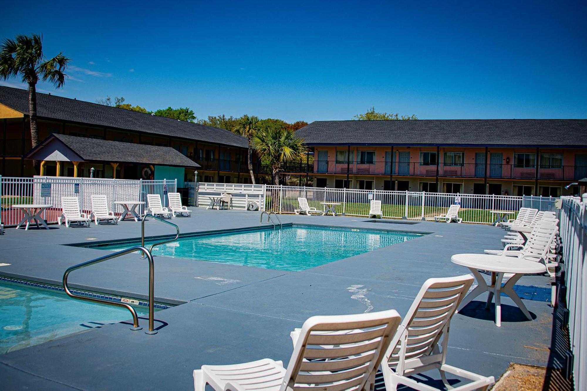 Super 8 By Wyndham Biloxi Motel Екстериор снимка