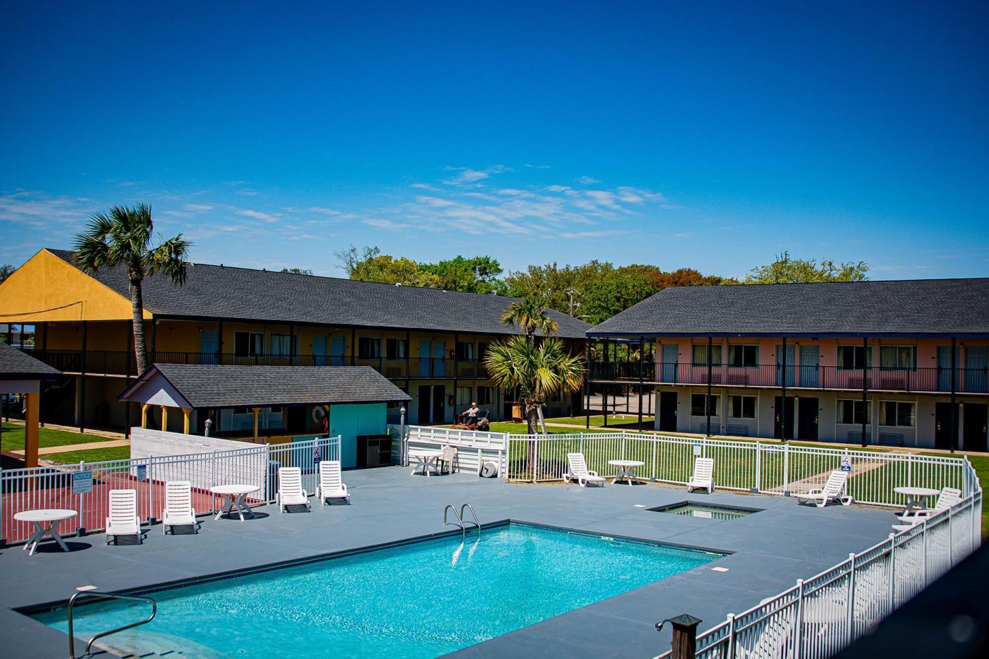 Super 8 By Wyndham Biloxi Motel Екстериор снимка