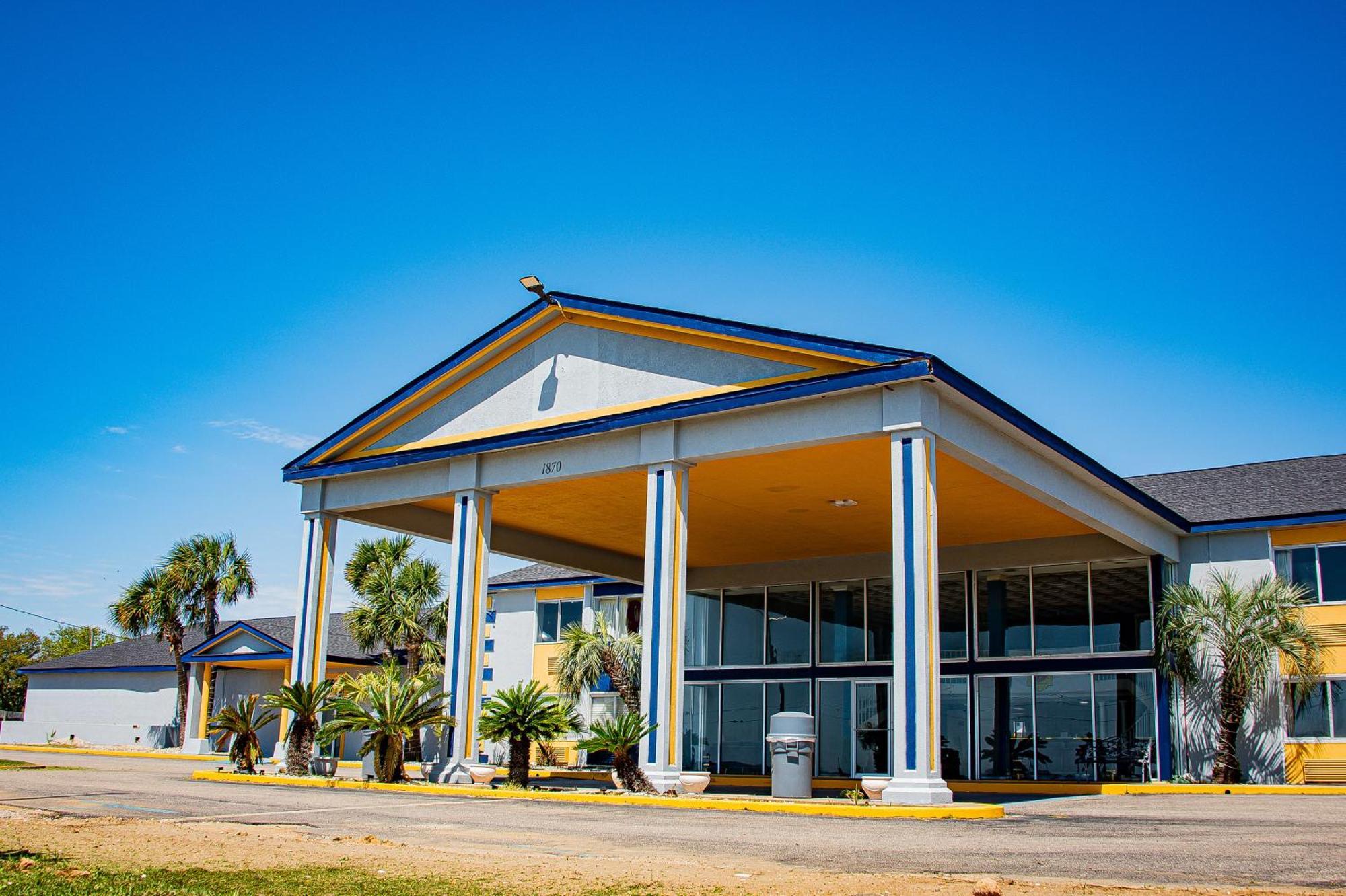 Super 8 By Wyndham Biloxi Motel Екстериор снимка