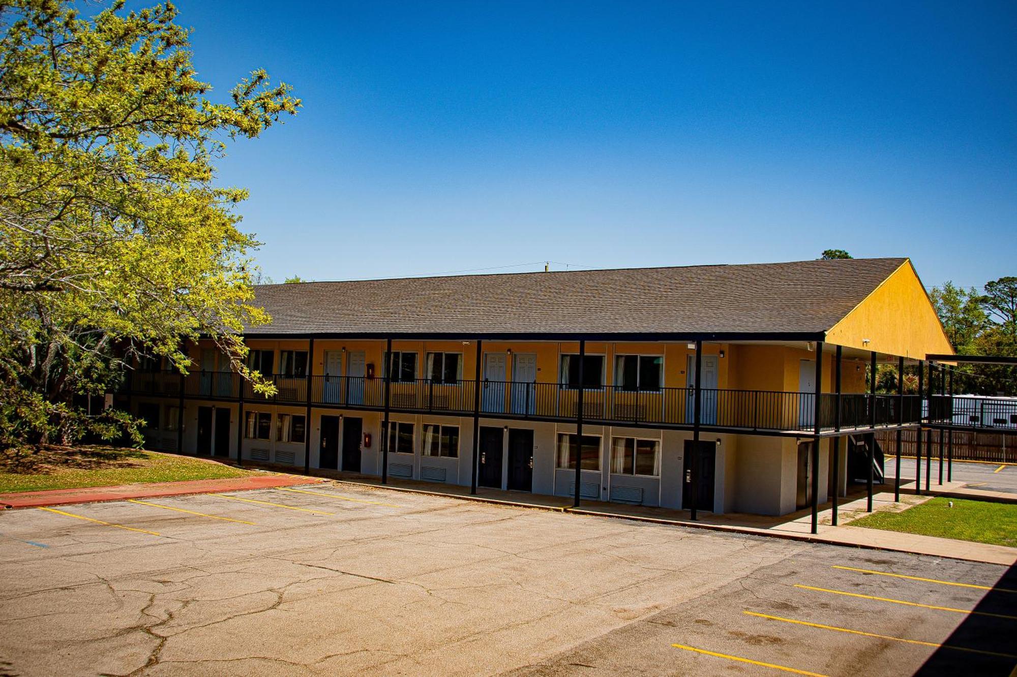 Super 8 By Wyndham Biloxi Motel Екстериор снимка