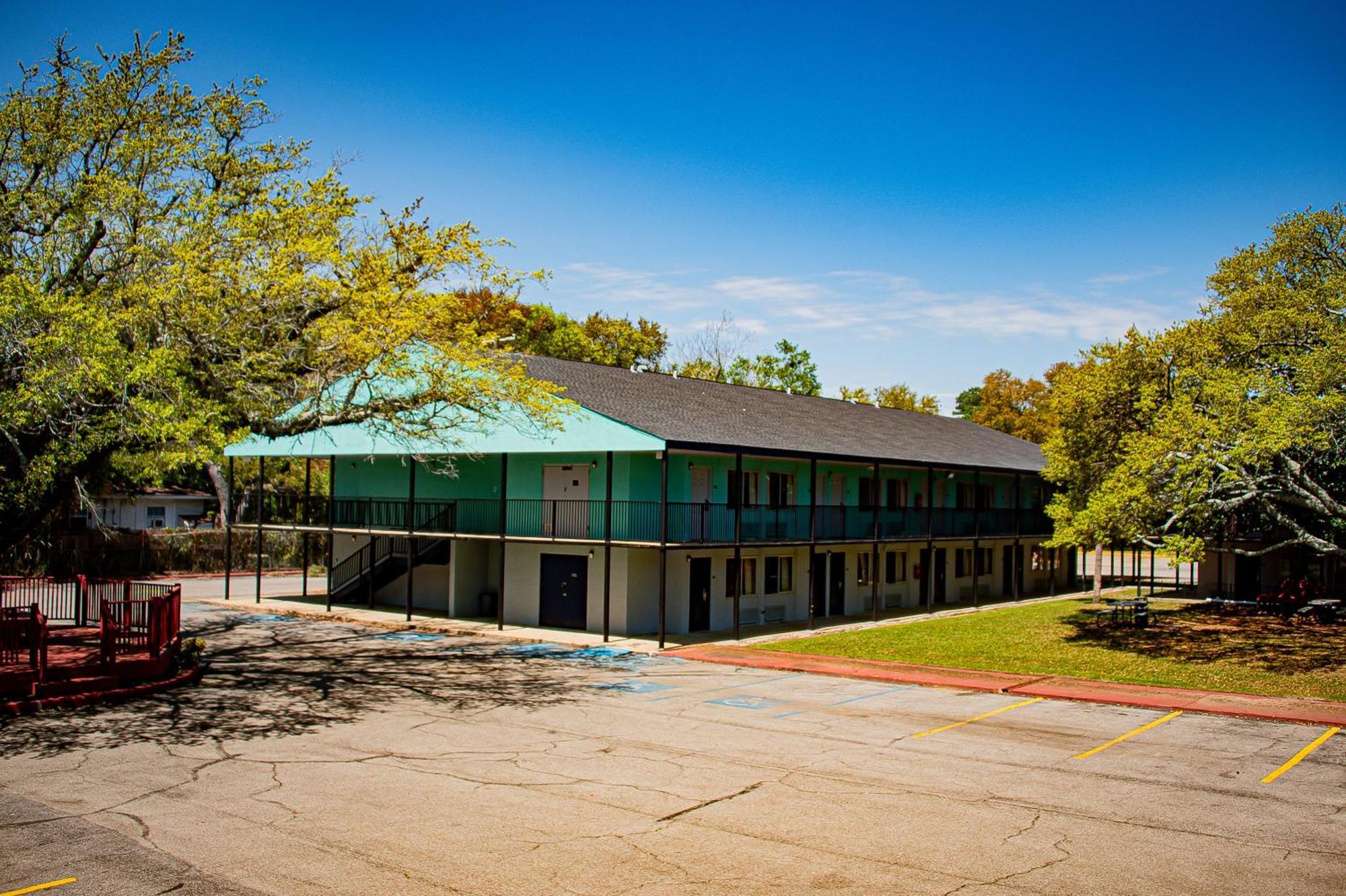 Super 8 By Wyndham Biloxi Motel Екстериор снимка