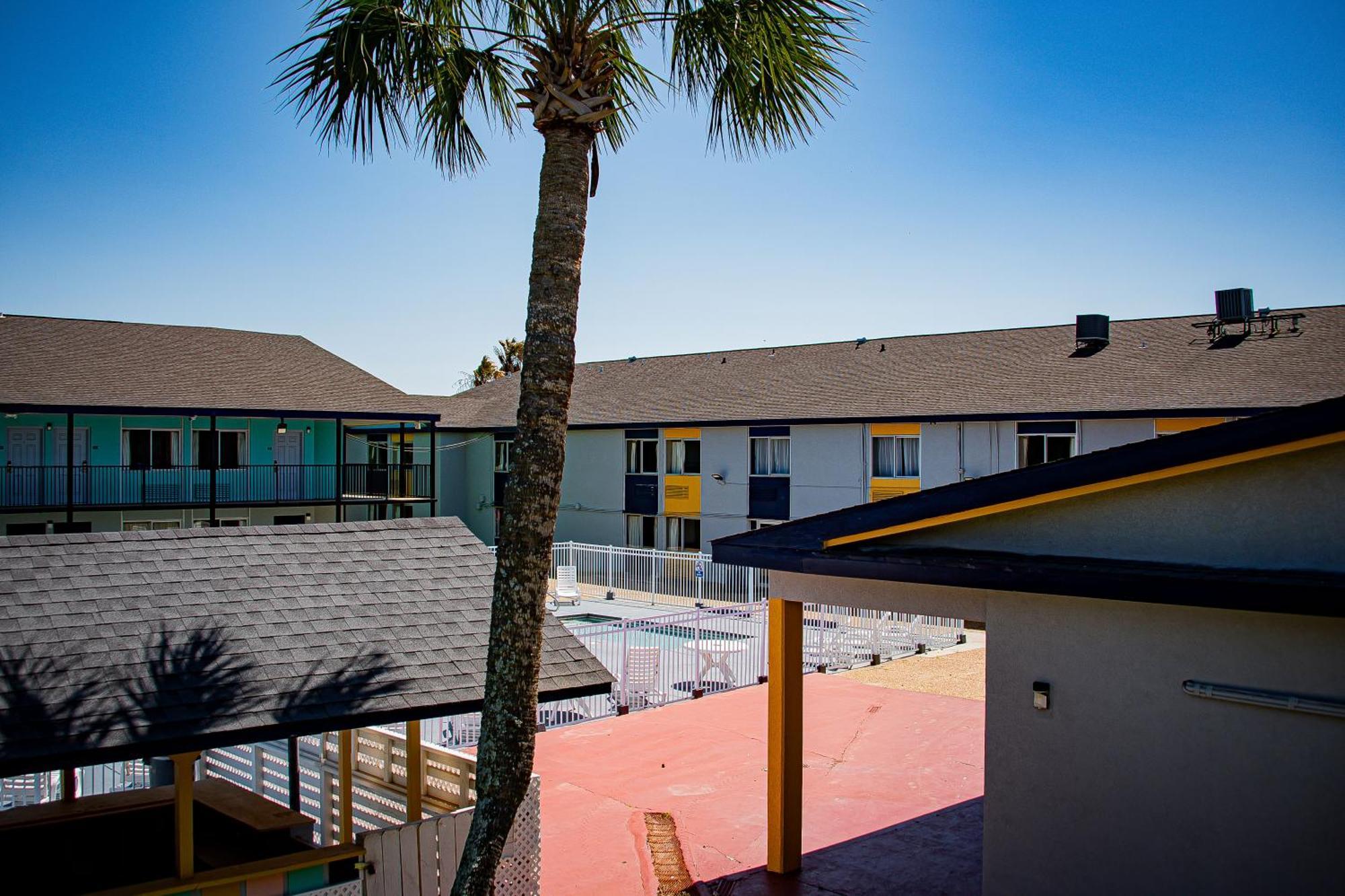 Super 8 By Wyndham Biloxi Motel Екстериор снимка