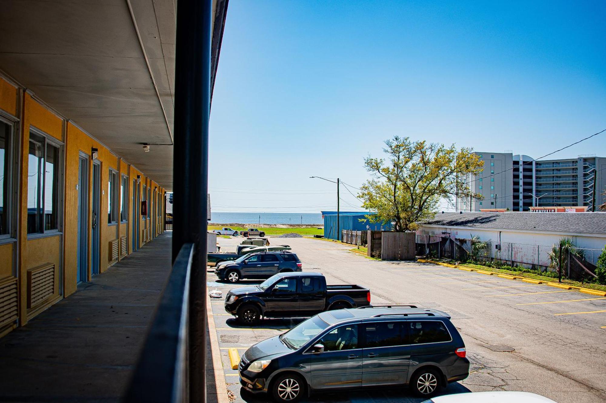 Super 8 By Wyndham Biloxi Motel Екстериор снимка