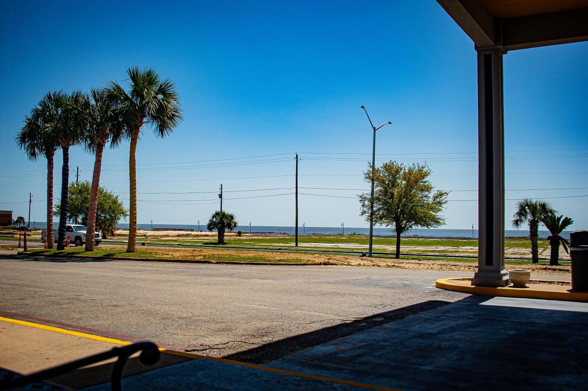 Super 8 By Wyndham Biloxi Motel Екстериор снимка