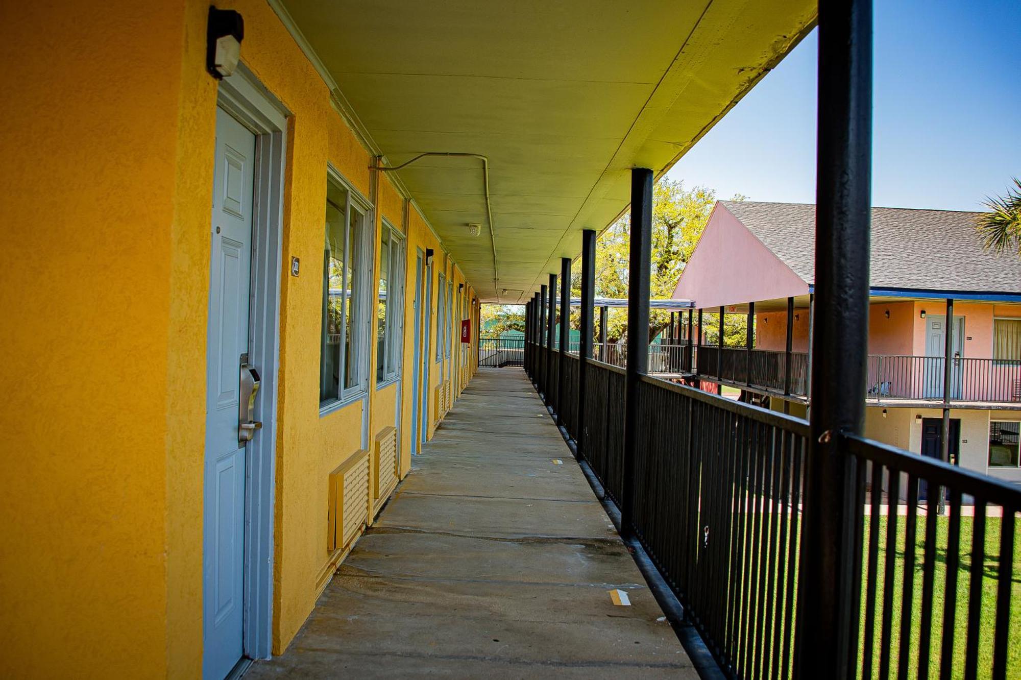 Super 8 By Wyndham Biloxi Motel Екстериор снимка