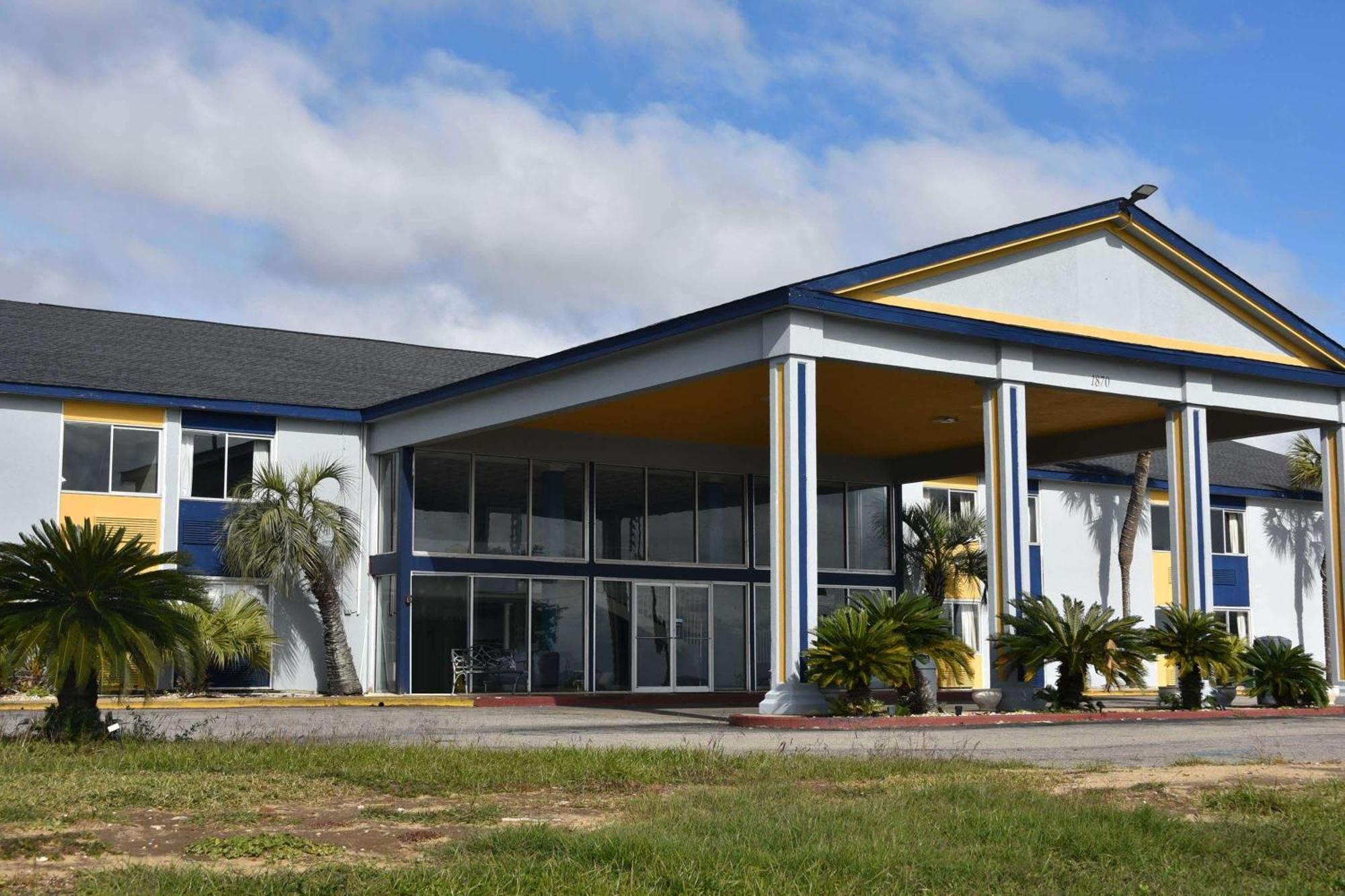 Super 8 By Wyndham Biloxi Motel Екстериор снимка