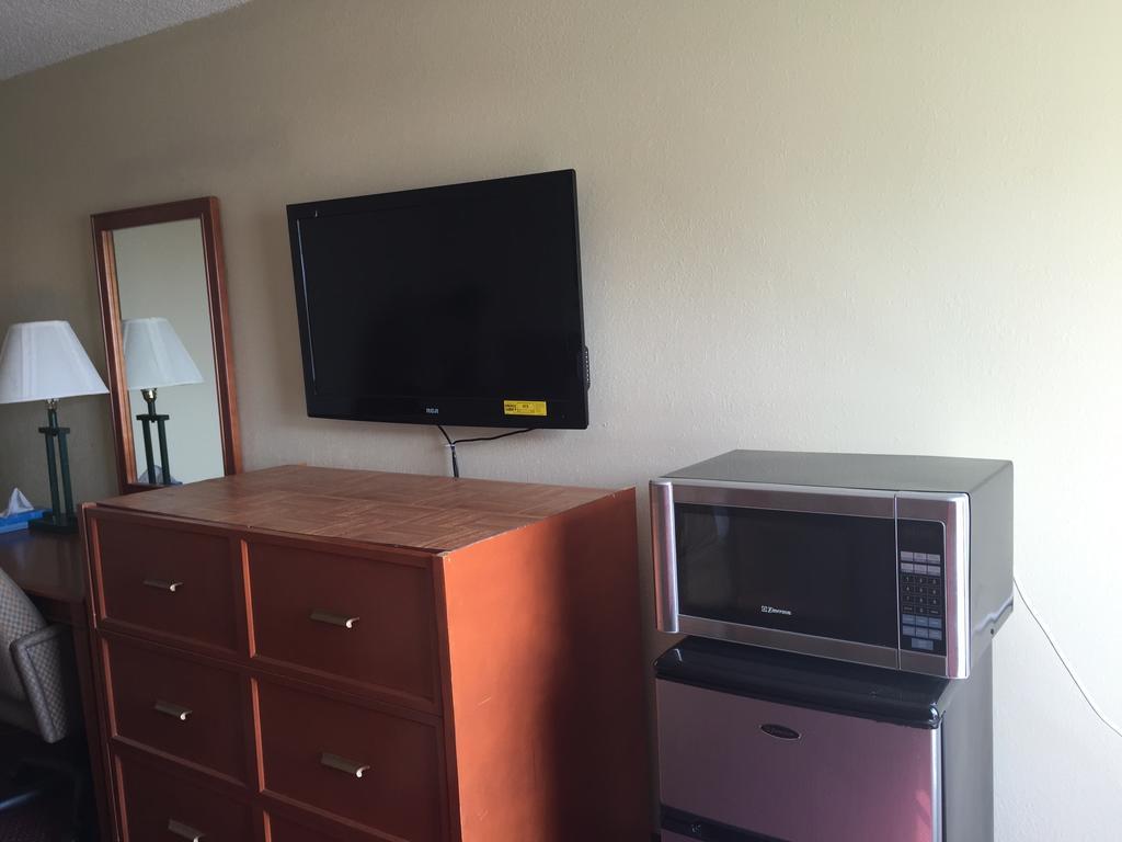 Super 8 By Wyndham Biloxi Motel Стая снимка